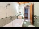 Apartamenty Petra - sea view: A1(8) Maslinica - Wyspa Solta  - Apartament - A1(8): łazienka z WC