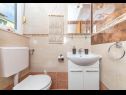 Apartamenty Niko - modern: SA1(2), A2(2+2), A3(2+2), A4(4+2) Kastel Luksic - Riwiera Split  - Studio apartament - SA1(2): łazienka z WC