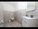 Apartamenty Niko - modern: SA1(2), A2(2+2), A3(2+2), A4(4+2) Kastel Luksic - Riwiera Split  - Apartament - A4(4+2): łazienka z WC