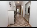 Apartamenty Ivan - modern: A1(6+2) Kastel Luksic - Riwiera Split  - Apartament - A1(6+2): korytarz