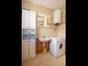 Apartamenty Danijela - 200 m from beach: Nina (3) Kastel Stafilic - Riwiera Split  - Apartament - Nina (3): łazienka z WC