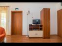Apartamenty Danijela - 200 m from beach: Nina (3) Kastel Stafilic - Riwiera Split  - Apartament - Nina (3): pokój dzienny