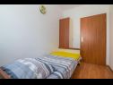 Apartamenty Danijela - 200 m from beach: Nina (3) Kastel Stafilic - Riwiera Split  - Apartament - Nina (3): sypialnia