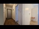Apartamenty Ines - cosy with free parking: A1(4) Kastel Stari - Riwiera Split  - Apartament - A1(4): korytarz