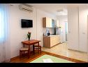 Apartamenty Robi - 50m from beach SA2(2+1), SA4(2+1), R1(2), R3(2) Podstrana - Riwiera Split  - Studio apartament - SA4(2+1): kuchnia z jadalnią