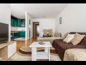 Apartamenty Jurica - 300 m from sea: A1 Lea(2+1), A2 Roko(2+1) Split - Riwiera Split  - pokój dzienny