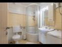 Apartamenty Neda - charming and comfy : A1(3) Split - Riwiera Split  - Apartament - A1(3): łazienka z WC