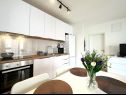 Apartamenty Mendula - private garage: A1(2+2), A2(2+2) Split - Riwiera Split  - Apartament - A2(2+2): kuchnia z jadalnią