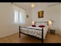Apartamenty Kati - garden: A1(4), A2(2+1) Seget Donji - Riwiera Trogir  - Apartament - A1(4): sypialnia