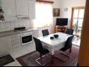 Apartamenty Vesna - 40 m from pebble beach: A1(4+1), A2(4), A3(4+1) Seget Vranjica - Riwiera Trogir  - Apartament - A1(4+1): kuchnia z jadalnią