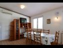 Apartamenty Mare - 30 m from pebble beach: SA1(2), SA2(2), A3(4), A4(4), A5(8) Seget Vranjica - Riwiera Trogir  - Apartament - A5(8): jadalnia