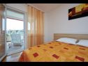 Apartamenty Mare - 30 m from pebble beach: SA1(2), SA2(2), A3(4), A4(4), A5(8) Seget Vranjica - Riwiera Trogir  - Apartament - A5(8): sypialnia