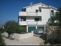 Apartamenty Mil - 80m from the sea A1(4+1), A2(2) Sevid - Riwiera Trogir  - parking