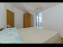 Apartamenty Mil - 80m from the sea A1(4+1), A2(2) Sevid - Riwiera Trogir  - Apartament - A1(4+1): sypialnia