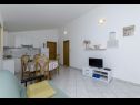Apartamenty Mil - 80m from the sea A1(4+1), A2(2) Sevid - Riwiera Trogir  - Apartament - A2(2): kuchnia z jadalnią