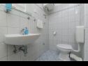 Apartamenty Mil - 80m from the sea A1(4+1), A2(2) Sevid - Riwiera Trogir  - Apartament - A2(2): łazienka z WC