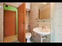 Apartamenty i pokoje Jare - in old town R1 zelena(2), A2 gornji (2+2) Trogir - Riwiera Trogir  - Pokój - R1 zelena(2): łazienka z WC