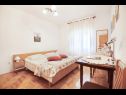Apartamenty Tomi - with large terrace (60m2): A1(4) Trogir - Riwiera Trogir  - Apartament - A1(4): sypialnia