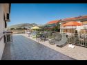 Apartamenty Tomi - with large terrace (60m2): A1(4) Trogir - Riwiera Trogir  - Apartament - A1(4): tarasa