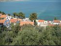 Apartamenty Petar - great location close to the sea: A1 Donji (4+2), A2 Gornji (4+2) Trogir - Riwiera Trogir  - widok (dom i otoczenie)