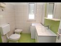 Apartamenty Laura - 20m from the sea A4(6) Trogir - Riwiera Trogir  - Apartament - A4(6): łazienka z WC
