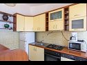 Apartamenty Petar - great location close to the sea: A1 Donji (4+2), A2 Gornji (4+2) Trogir - Riwiera Trogir  - Apartament - A2 Gornji (4+2): kuchnia