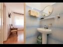 Apartamenty i pokoje Ivo - with garden: A1(2+2), R1(2+1), R2(2) Trogir - Riwiera Trogir  - Pokój - R2(2): łazienka z WC