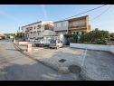 Apartamenty Ivanka - 200 m from sea: A1(4) Trogir - Riwiera Trogir  - parking
