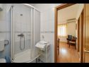 Apartamenty Ivanka - 200 m from sea: A1(4) Trogir - Riwiera Trogir  - Apartament - A1(4): łazienka z WC