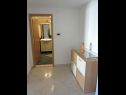 Apartamenty Davorka - 50m from the sea A1(2+2), A2(2+2) Trogir - Riwiera Trogir  - Apartament - A1(2+2): korytarz