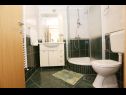 Apartamenty Davorka - 50m from the sea A1(2+2), A2(2+2) Trogir - Riwiera Trogir  - Apartament - A1(2+2): łazienka z WC