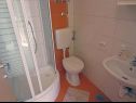 Apartamenty Davorka - 50m from the sea A1(2+2), A2(2+2) Trogir - Riwiera Trogir  - Apartament - A2(2+2): łazienka z WC