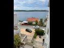 Apartamenty Marin2- near beach: A3(4+2) Trogir - Riwiera Trogir  - parking (dom i otoczenie)