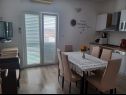 Apartamenty Marija - 10m from beach: A1(4+1), A2(6), A3(6+2) Trogir - Riwiera Trogir  - Apartament - A1(4+1): kuchnia z jadalnią