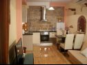 Apartamenty i pokoje Jare - in old town R1 zelena(2), A2 gornji (2+2) Trogir - Riwiera Trogir  - kuchnia z jadalnią
