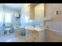 Apartamenty Mare - comfortable apartment : A1(5), A2(5) Trogir - Riwiera Trogir  - Apartament - A1(5): łazienka z WC