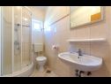 Apartamenty Mare - comfortable apartment : A1(5), A2(5) Trogir - Riwiera Trogir  - Apartament - A1(5): łazienka z WC