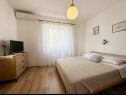 Apartamenty Mihaela - sea view : A1(5+1), A2(4), SA3(2) Trogir - Riwiera Trogir  - Apartament - A2(4): sypialnia