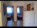 Apartamenty Slaven - 50 m from beach: A1(4+2), A2(2+1), A3(4+1) Vinisce - Riwiera Trogir  - Apartament - A1(4+2): korytarz