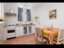 Apartamenty Ivo - beach nearby: A1(2+3), A2(2+2), A3(4+1) Vinisce - Riwiera Trogir  - Apartament - A2(2+2): kuchnia