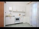 Apartamenty Nada - 100 m from beach: A1 Lijevi(2), A2 Desni (2), SA4 Mali(2) Kali - Wyspa Ugljan  - Apartament - A1 Lijevi(2): kuchnia