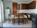 Apartamenty Igi - in the beach camp: A1 Porat (6), A2 Porat(6) Susica - Wyspa Ugljan  - Apartament - A1 Porat (6): kuchnia z jadalnią