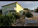 Apartamenty Mili- 50 m from beach and economical A1(6) Sutomiscica - Wyspa Ugljan  - parking