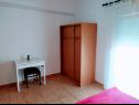Apartamenty i pokoje Aleksandra - 10 m from sea: A1 lijevi(2+2), A2 desni(2+2), A3(4+1), A4(2+2), R7(2), A5(4), A6(4+1) Bibinje - Riwiera Zadar  - Apartament - A3(4+1): sypialnia