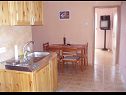 Apartamenty Dubravko - 5 m from beach : A1 Bepina (2+2), A2 Keko(2+2) Maslenica - Riwiera Zadar  - Apartament - A2 Keko(2+2): kuchnia z jadalnią