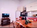 Apartamenty Vesna - with pool A1(4+2), A2(2+2) Nin - Riwiera Zadar  - Apartament - A2(2+2): kuchnia z jadalnią