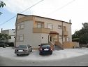 Apartamenty Ivan - 300 m from sea: A3(2), A4(2), SA5(2), A6(2) Nin - Riwiera Zadar  - parking