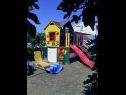 Apartamenty Vjeko - 200 m from sea: 1 - A1(2+2), 2 - B1(2+2) Nin - Riwiera Zadar  - plac zabaw dla dzieci