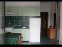 Apartamenty Midi - with two apartments: A1(3), A2(3) Petrcane - Riwiera Zadar  - Apartament - A2(3): kuchnia z jadalnią