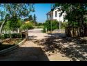 Apartamenty Mediteran - private parking: A1(2+1) Privlaka - Riwiera Zadar  - dziedziniec